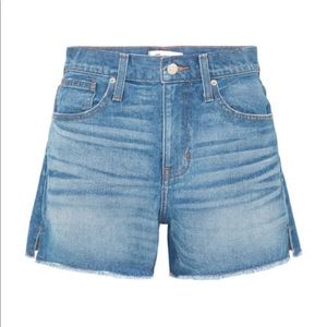 Madewell ‘The Vintage Perfect’ frayed denim shorts (Size 27)